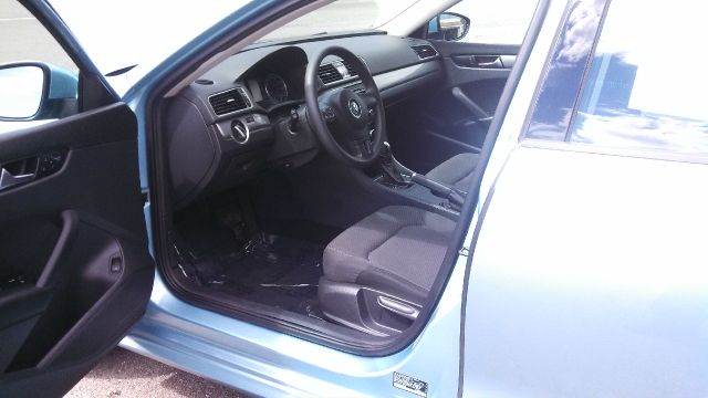 2012 Volkswagen Passat 4.2L Quattro LWB AUTO