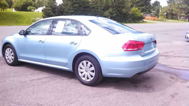 2012 Volkswagen Passat 4.2L Quattro LWB AUTO