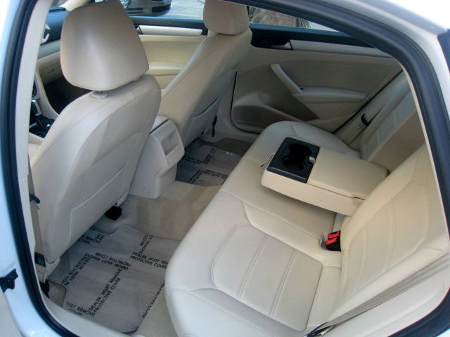 2012 Volkswagen Passat XLT Xcab5.4
