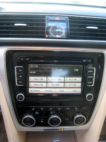 2012 Volkswagen Passat XLT Xcab5.4