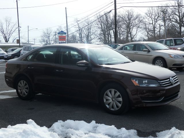 2012 Volkswagen Passat 4.2L Quattro LWB AUTO