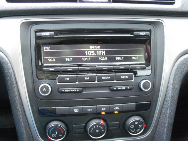 2013 Volkswagen Passat 4.2L Quattro LWB AUTO