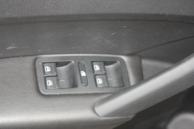 2013 Volkswagen Passat 4.2L Quattro LWB AUTO