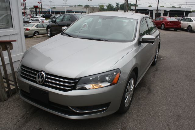 2013 Volkswagen Passat 4.2L Quattro LWB AUTO