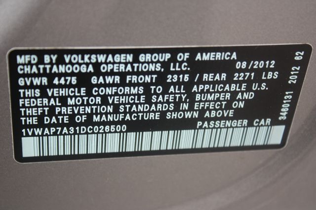 2013 Volkswagen Passat 4.2L Quattro LWB AUTO