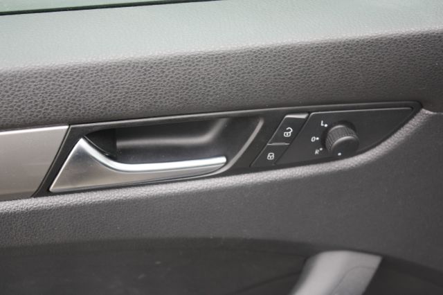 2013 Volkswagen Passat 4.2L Quattro LWB AUTO