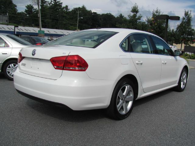 2013 Volkswagen Passat Mainstreet Sedan