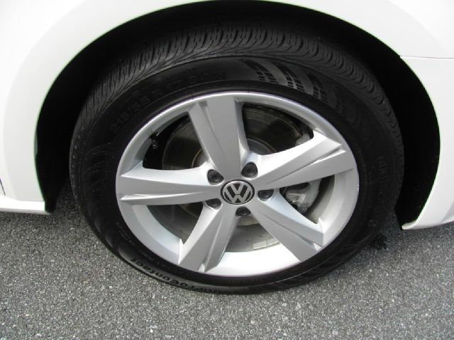 2013 Volkswagen Passat Mainstreet Sedan