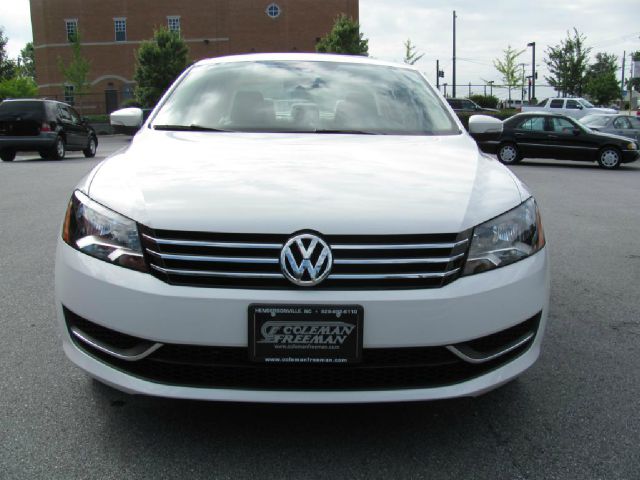 2013 Volkswagen Passat Mainstreet Sedan