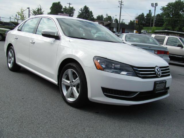 2013 Volkswagen Passat Mainstreet Sedan