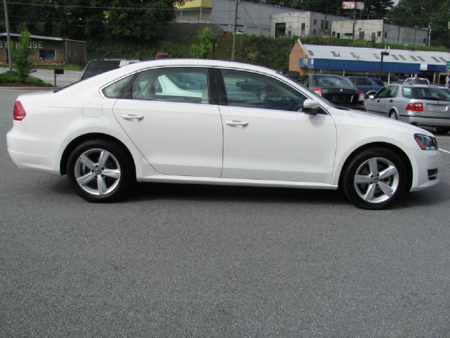 2013 Volkswagen Passat Mainstreet Sedan