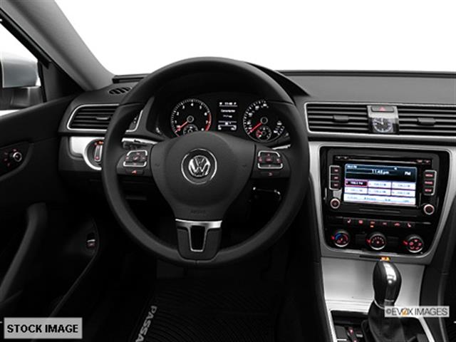 2013 Volkswagen Passat Touring W/res W/navi