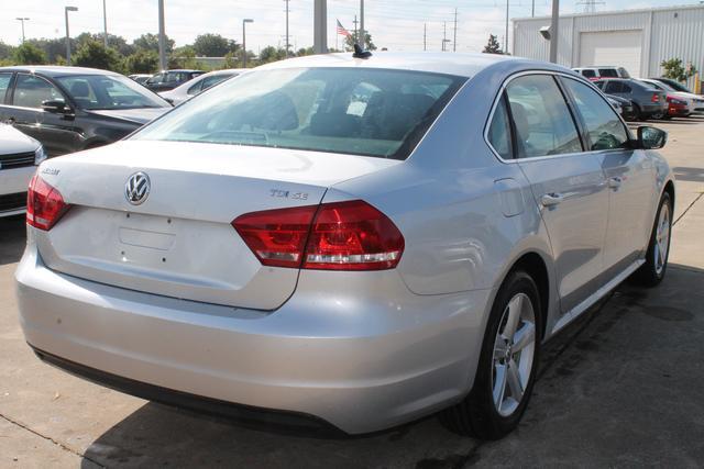 2013 Volkswagen Passat AWD EX
