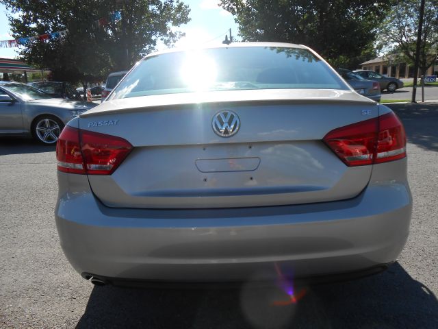 2013 Volkswagen Passat Mainstreet Sedan