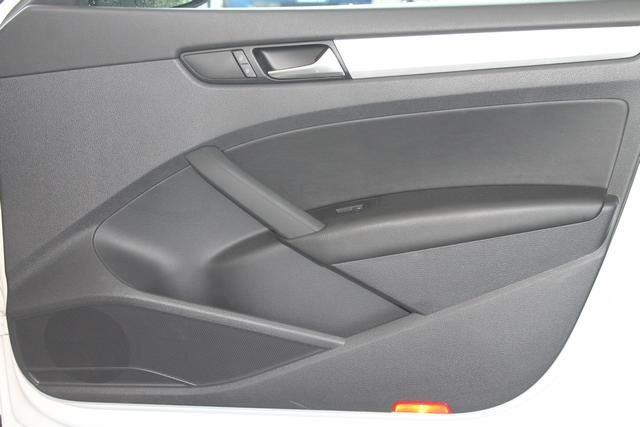 2013 Volkswagen Passat LX Convertible