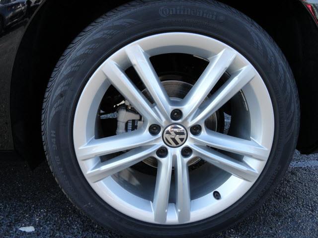 2014 Volkswagen Passat XL Dump Trk