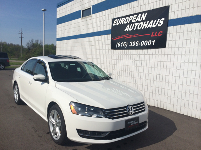 2014 Volkswagen Passat T6 AWD Leather Moonroof Navigation