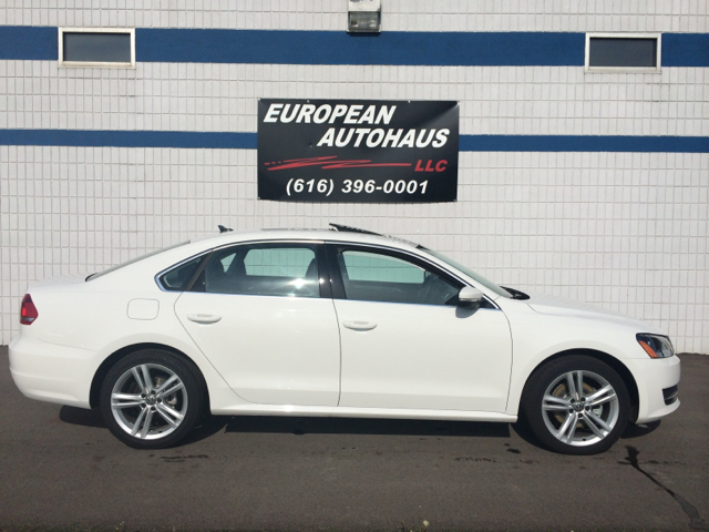2014 Volkswagen Passat T6 AWD Leather Moonroof Navigation