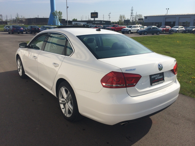 2014 Volkswagen Passat T6 AWD Leather Moonroof Navigation