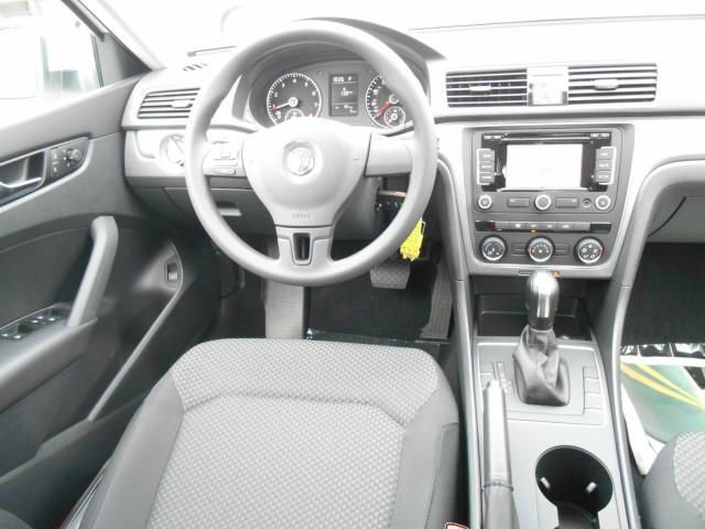 2014 Volkswagen Passat 4.2L Quattro LWB AUTO