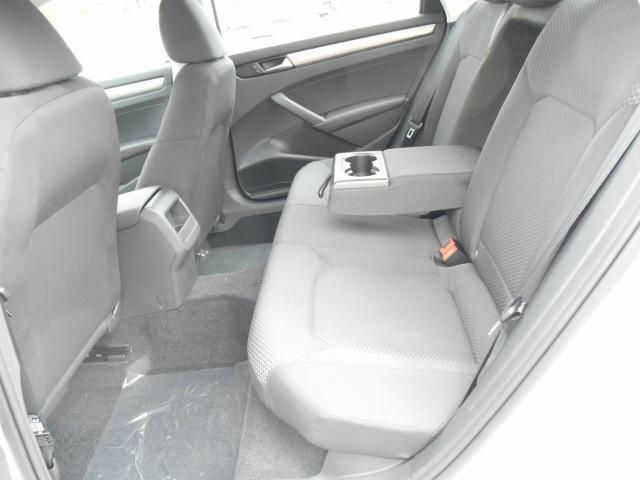 2014 Volkswagen Passat 4.2L Quattro LWB AUTO