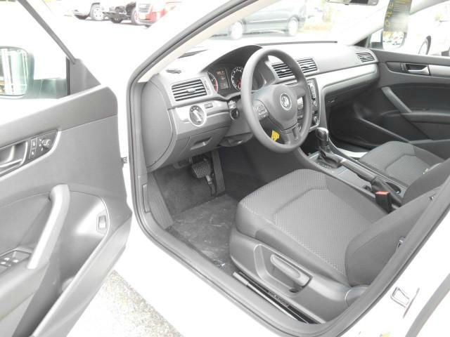 2014 Volkswagen Passat 4.2L Quattro LWB AUTO