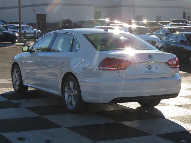 2014 Volkswagen Passat 2WD 4dr XLT