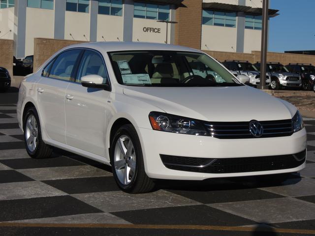 2014 Volkswagen Passat 2WD 4dr XLT