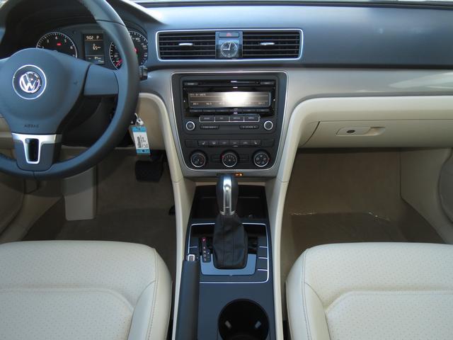 2014 Volkswagen Passat 2WD 4dr XLT