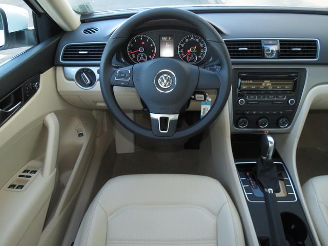 2014 Volkswagen Passat 2WD 4dr XLT