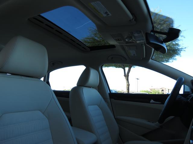 2014 Volkswagen Passat 2004 4dr Sdn SE