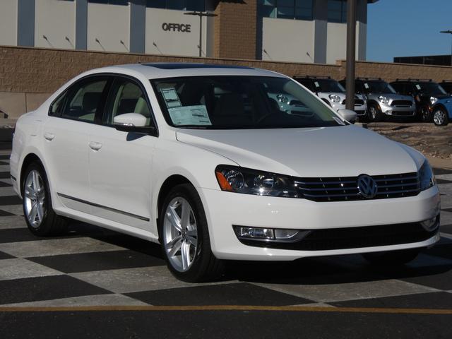 2014 Volkswagen Passat 2004 4dr Sdn SE