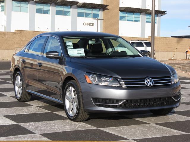 2014 Volkswagen Passat 2WD 4dr XLT