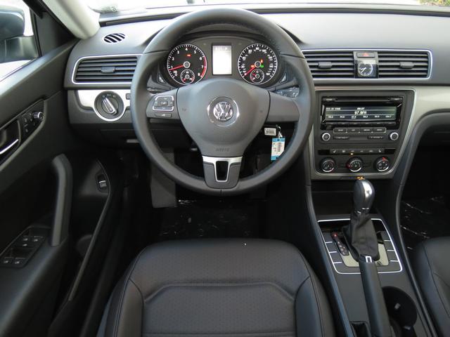 2014 Volkswagen Passat 2WD 4dr XLT