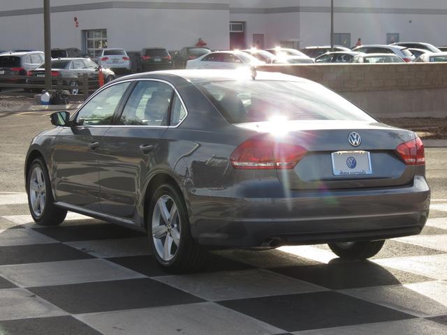 2014 Volkswagen Passat 2WD 4dr XLT
