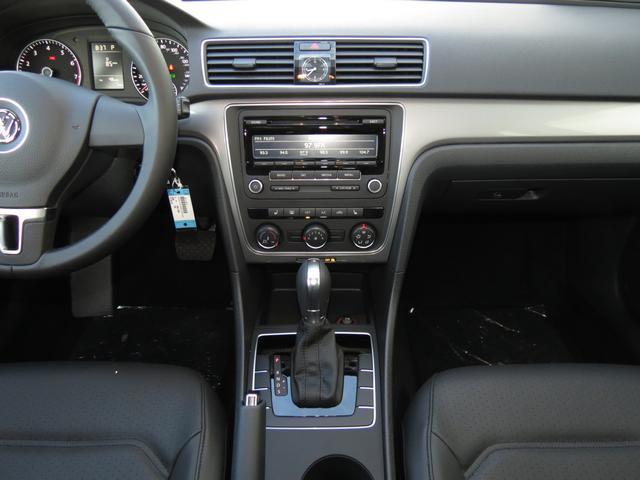 2014 Volkswagen Passat 2WD 4dr XLT