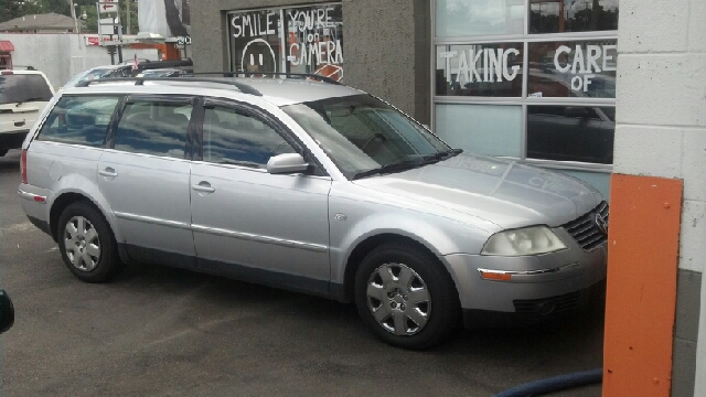 2002 Volkswagen Passat Wagon FWD 4dr Sport