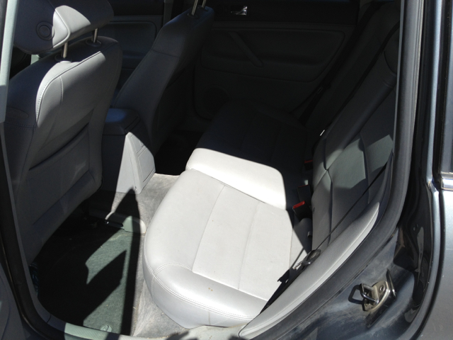 2005 Volkswagen Passat Wagon FWD 4dr Sport