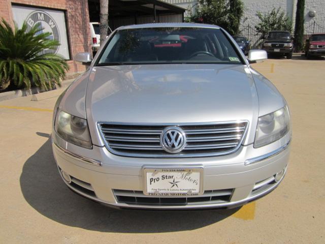 2004 Volkswagen Phaeton Lariat Dually 4WD