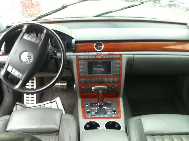 2004 Volkswagen Phaeton SE-R