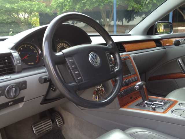 2004 Volkswagen Phaeton SE-R