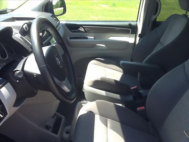 2009 Volkswagen Routan SE