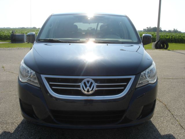 2009 Volkswagen Routan 4x4 SLE 5.7L V8