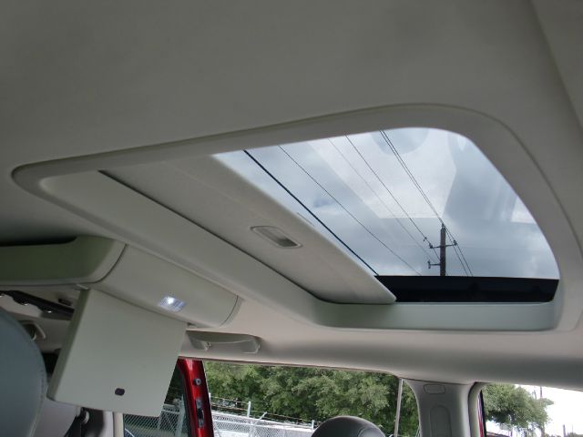 2009 Volkswagen Routan 4dr Sdn 3.0L Sport RWD