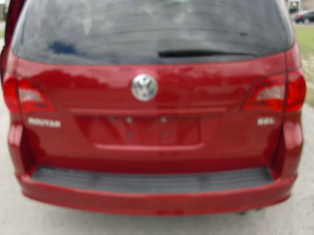 2009 Volkswagen Routan 4dr Sdn 3.0L Sport RWD