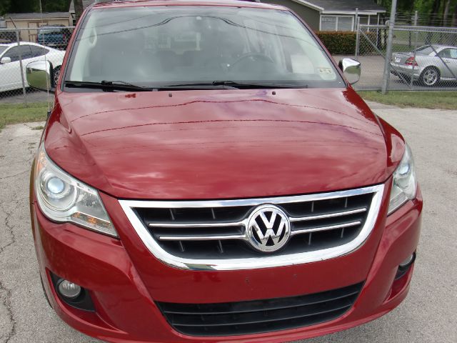 2009 Volkswagen Routan 4dr Sdn 3.0L Sport RWD