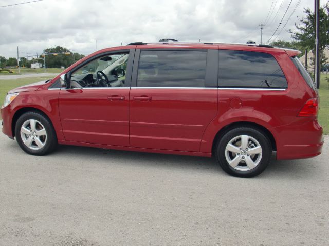 2009 Volkswagen Routan 4dr Sdn 3.0L Sport RWD