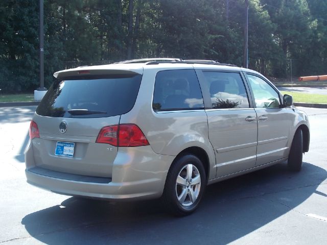 2009 Volkswagen Routan SE