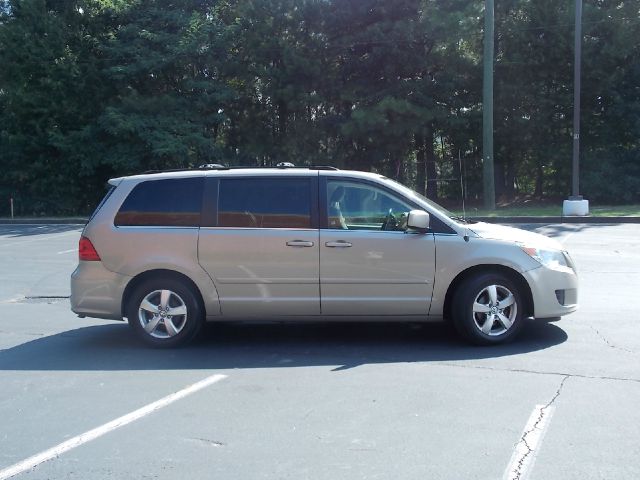 2009 Volkswagen Routan SE