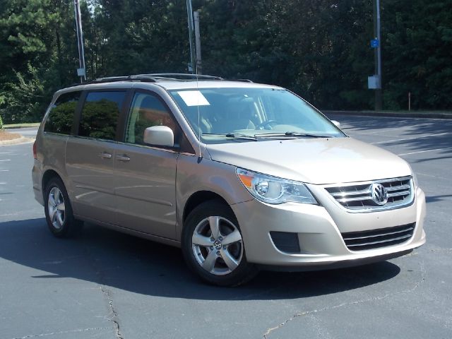 2009 Volkswagen Routan SE